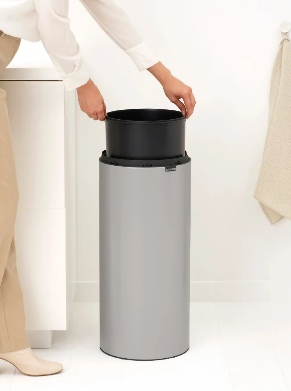 Brabantia Touch Bin Prullenbak Soft Grey 30 liter Outlet