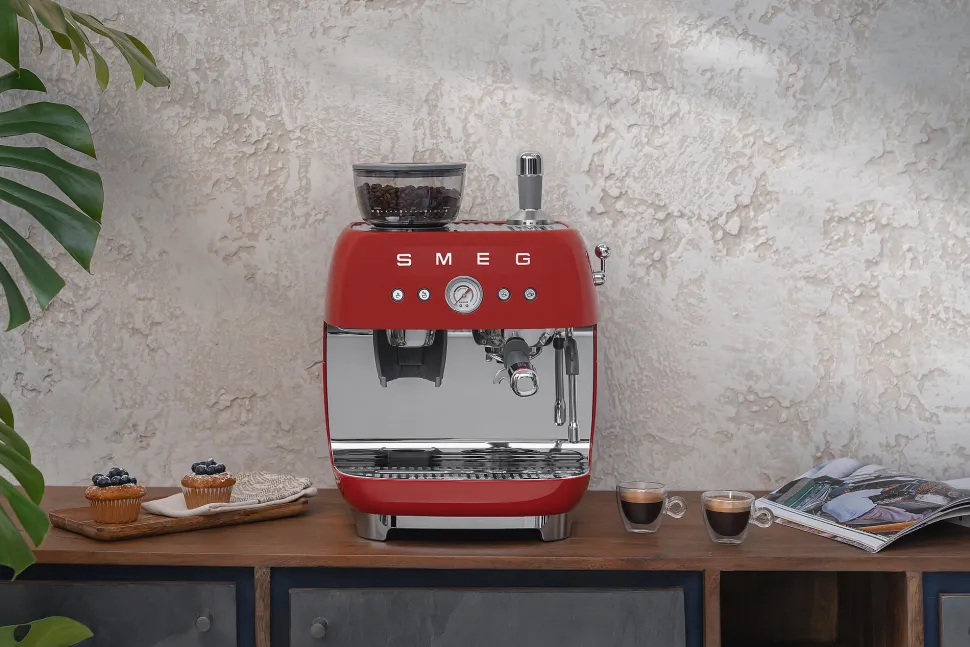 Espressomachine Smeg EGF03RDEU Rood