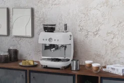 Smeg Espressomachine EGF03WHEU Wit Outlet
