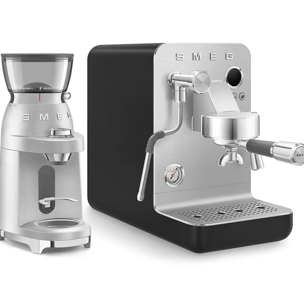 Smeg Espressomachine EMC02BLMEU Collezione Mat Zwart
