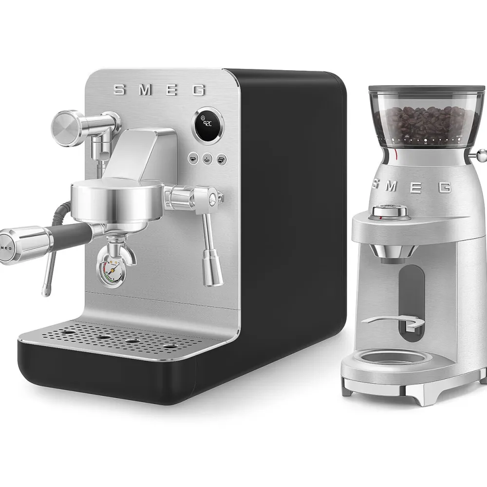 Smeg Espressomachine EMC02BLMEU Collezione Mat Zwart