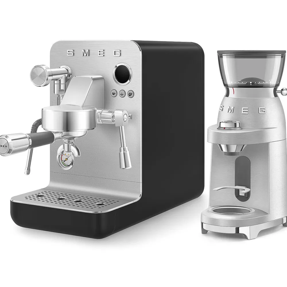 Smeg Espressomachine EMC02BLMEU Collezione Mat Zwart