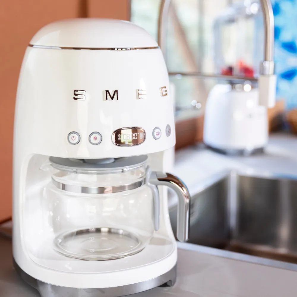 Smeg Filterkoffiemachine DCF02WHEU 50 Style Wit Hot
