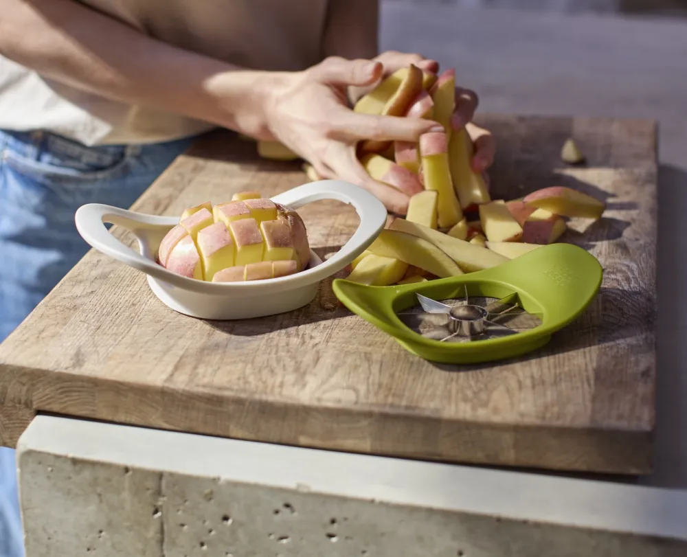 Joseph Joseph Fruit- en Groentesnijder Nest Press 2-in-1 Stone / Green Hot
