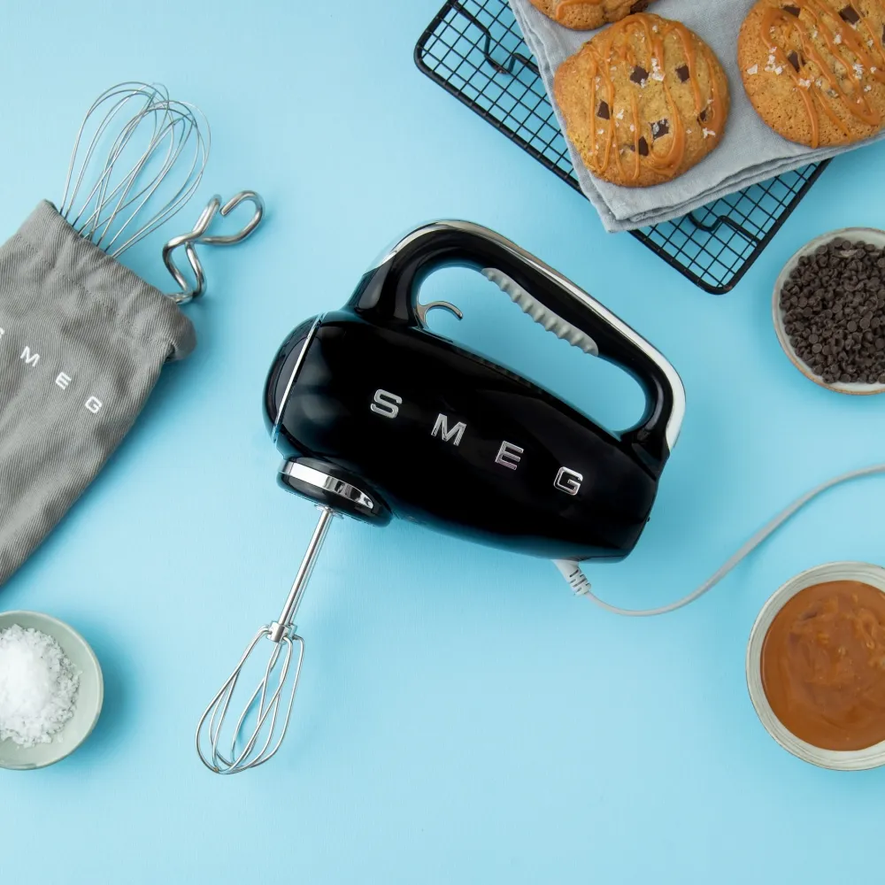 Smeg Handmixer 50 Style HMF01 Zwart Hot