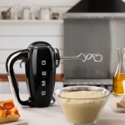 Smeg Handmixer 50 Style HMF01 Zwart Hot
