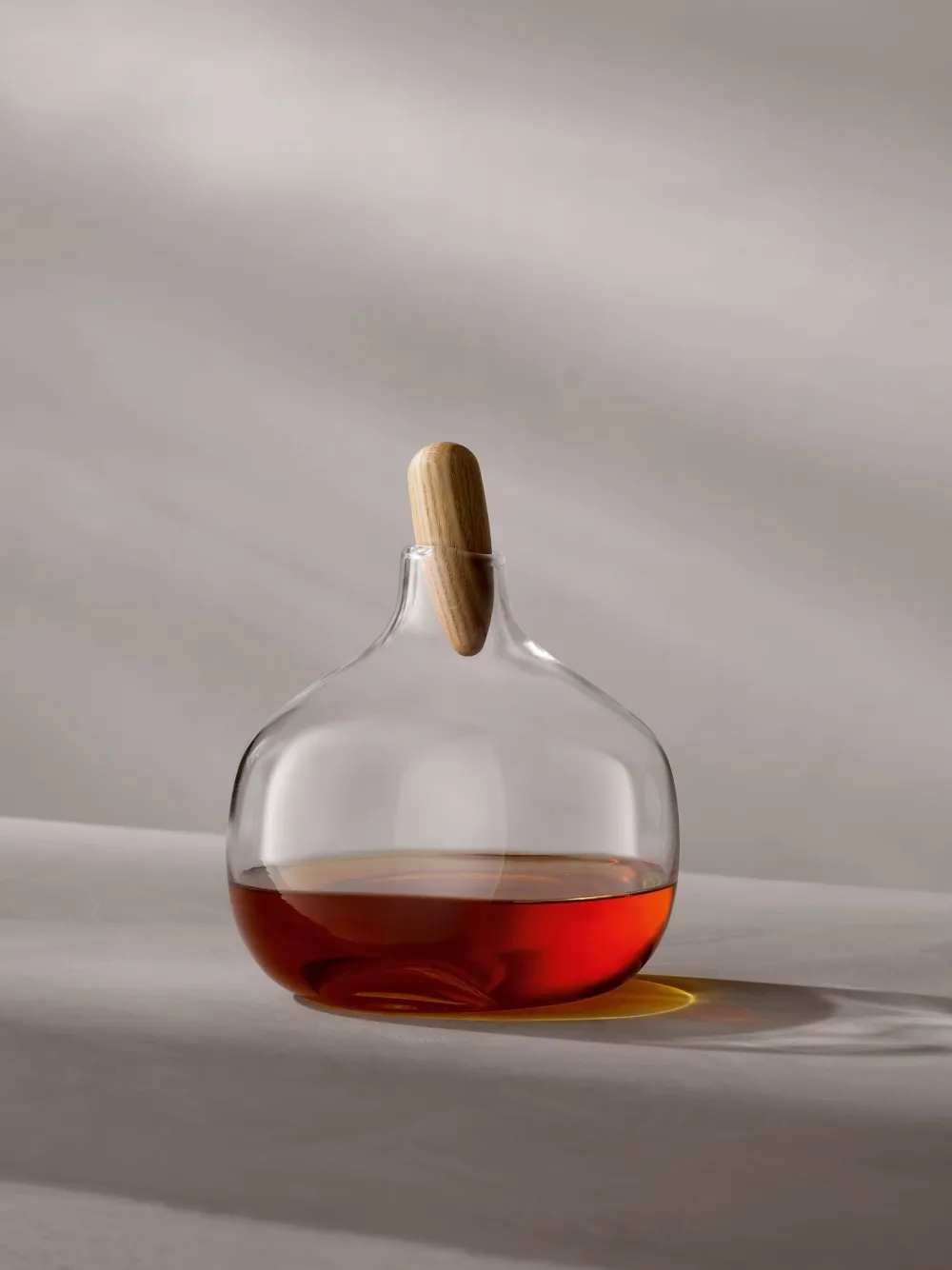 L.S.A. Karaf Float met Stopper 1300 ml