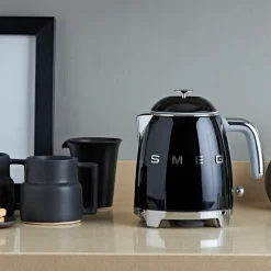Smeg Mini Waterkoker 50 Style KLF05 Zwart Best
