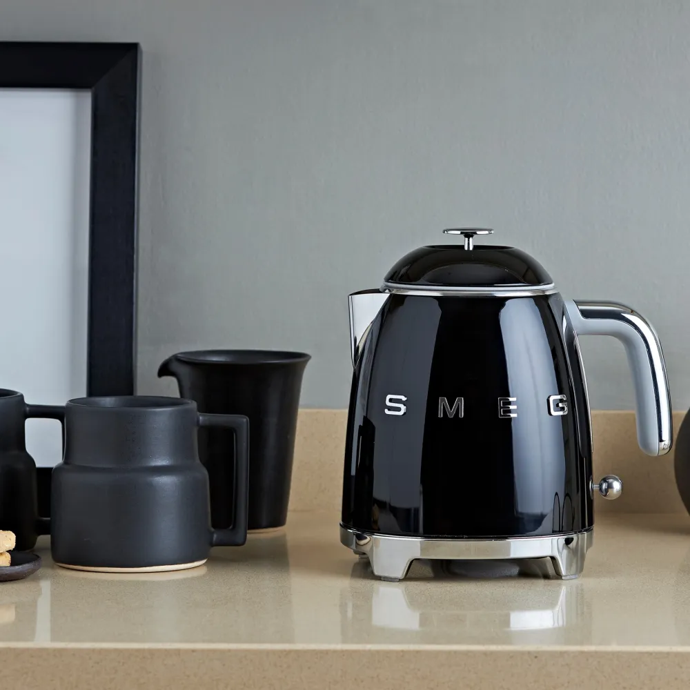 Smeg Mini Waterkoker 50 Style KLF05 Zwart Best