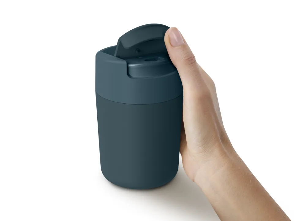 Joseph Joseph Reisbeker Sipp Met Flip top Dop 340 ml Blauw Outlet