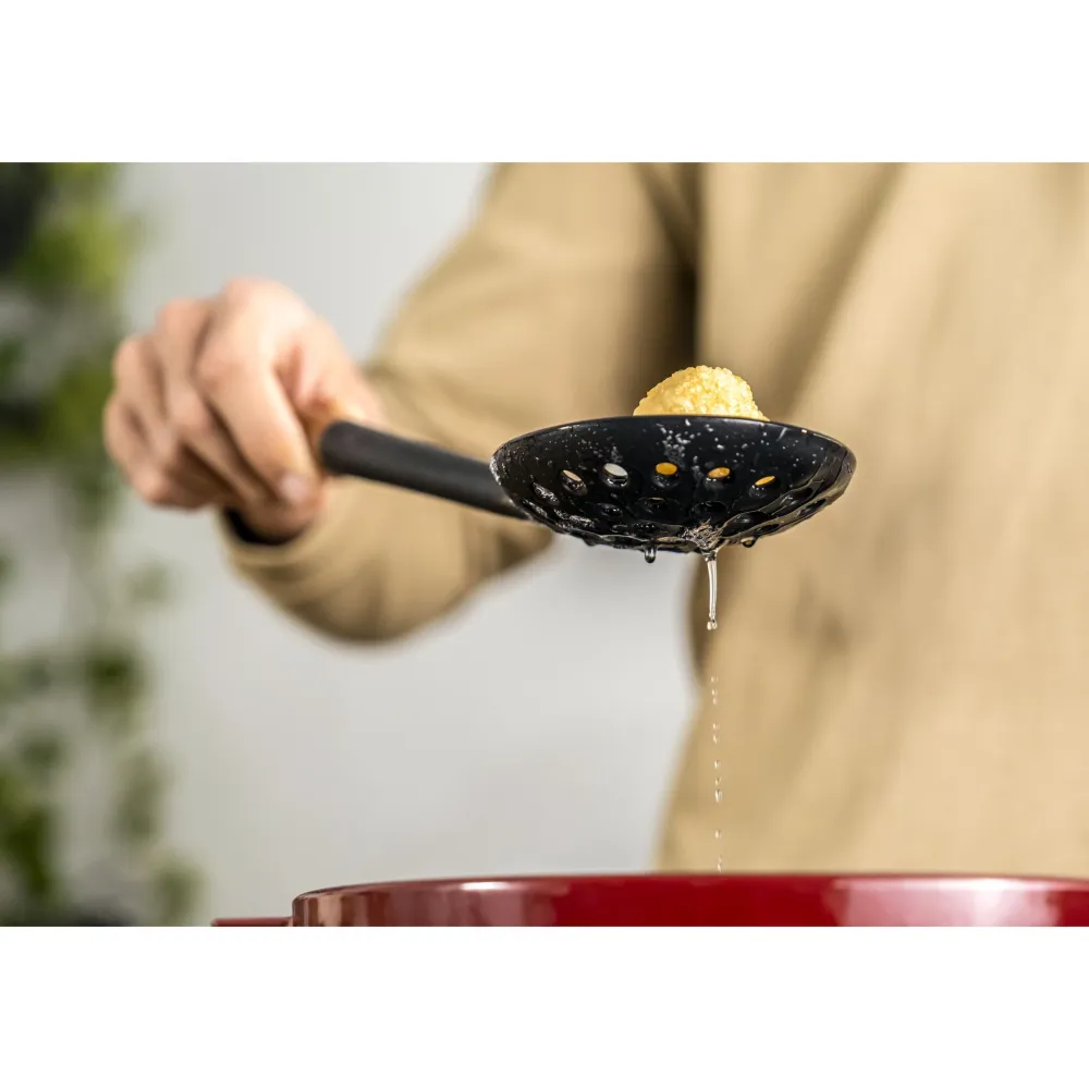Staub Schuimspaan 31 cm Best