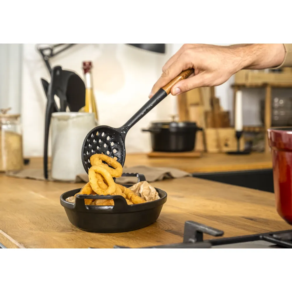 Staub Schuimspaan 31 cm Best
