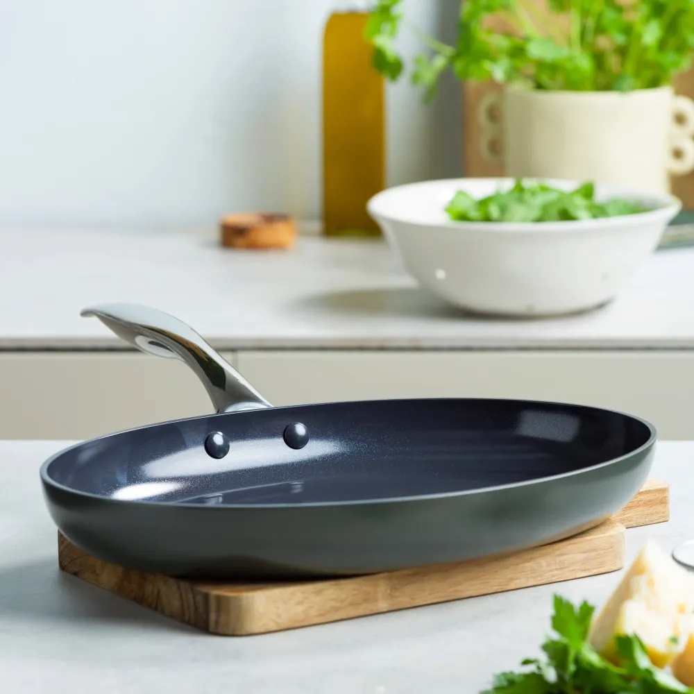 Dagelijkse Kost Vispan Door Jeroen Meus Ovale Vispan Met Keramische Antikleeflaag 32 cm Sale