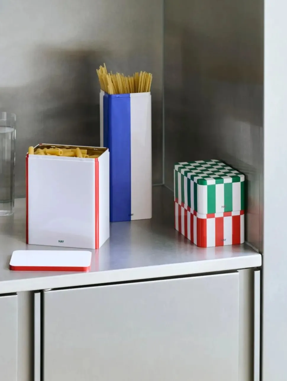Voorraadbus HAY Tin Container Small Red And Off-White