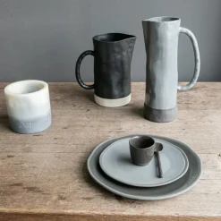 Waterkan The Table Atelier Laag Black Pepper