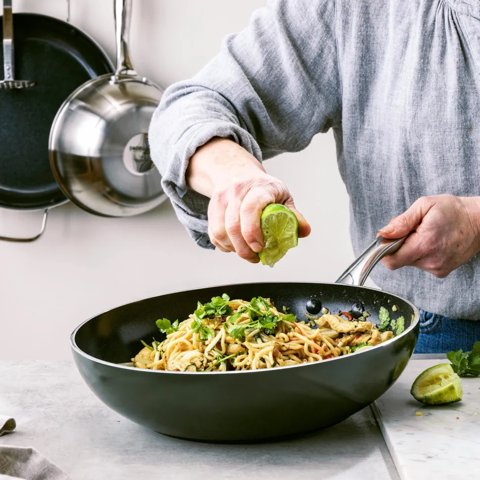 Wokpan Dagelijkse Kost Door Jeroen Meus Met Keramische Antikleeflaag 28 cm